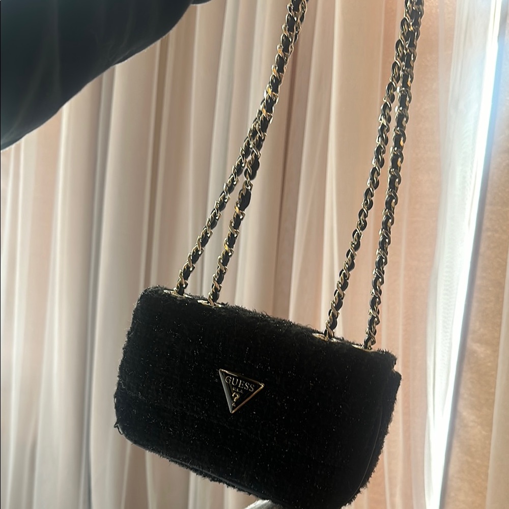 GUESS Black Chain Shoulder Bag